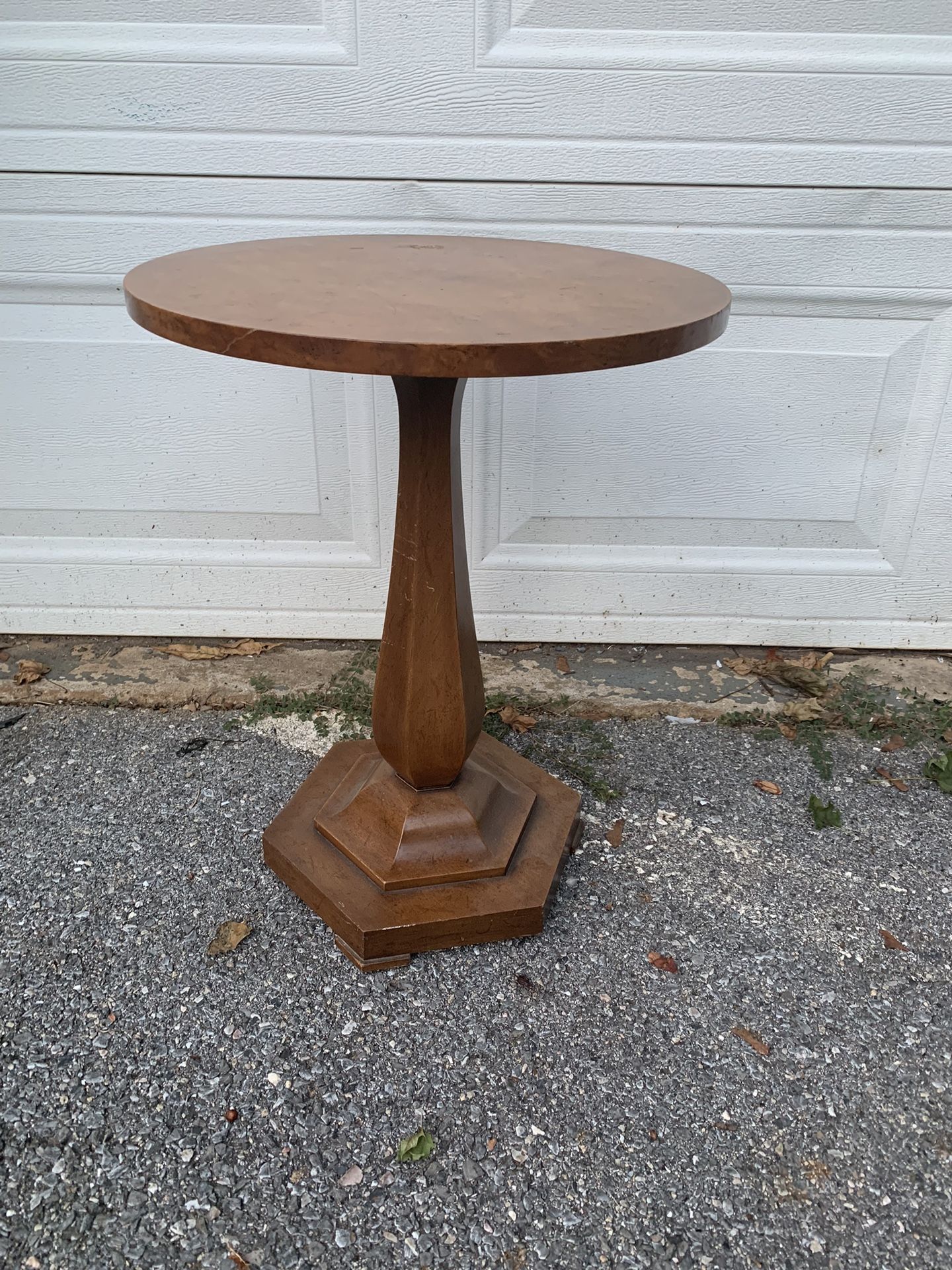 Old Colony Furniture Co. Wood Pedestal Table