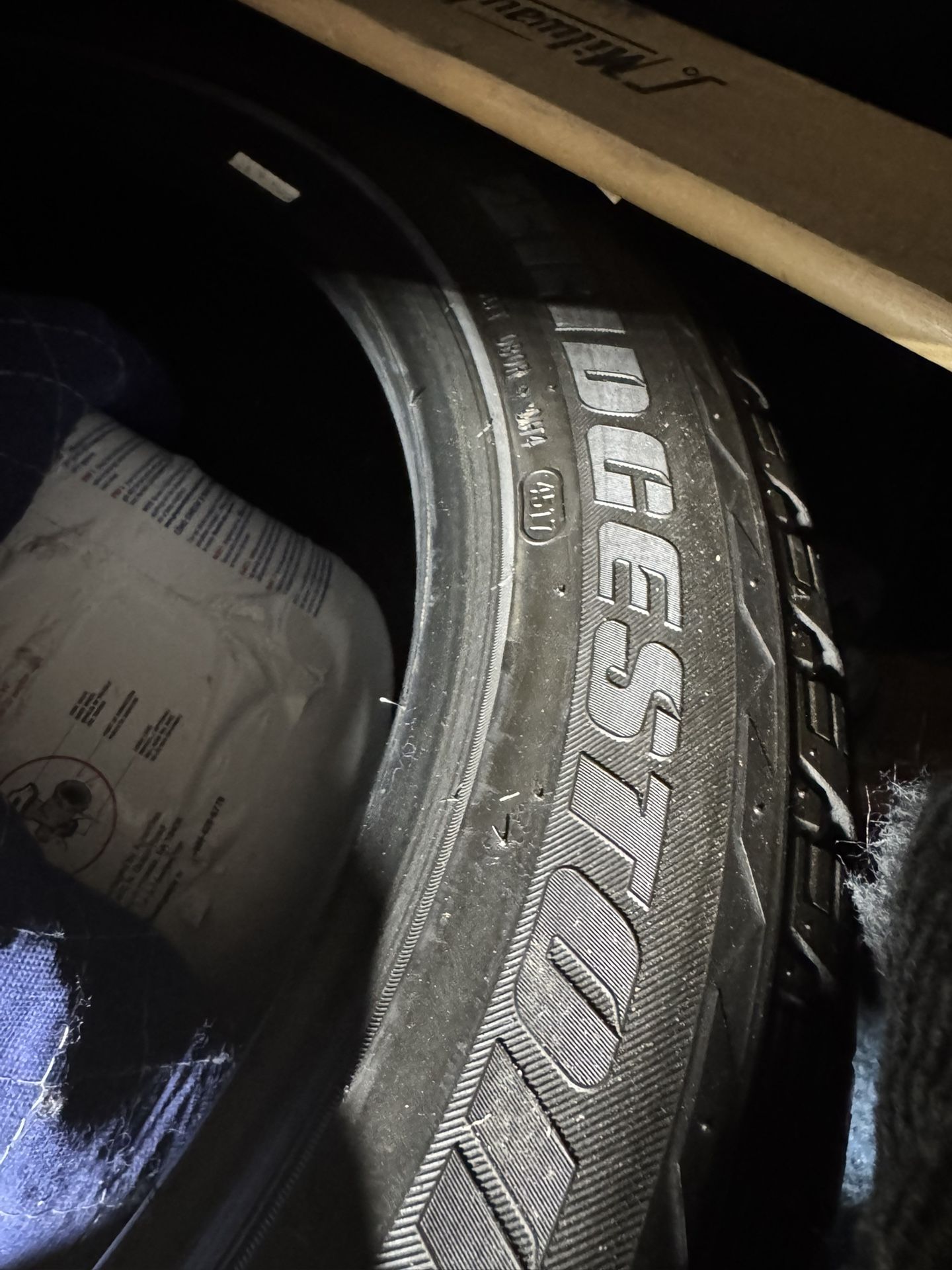 BRIDGESTONE TIRES 285-45-R22  110H