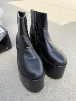 Men’s Black Boots Size Med 10/11