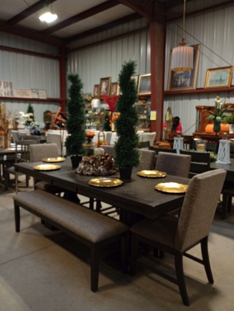 Elegant Dining Room Table Set 