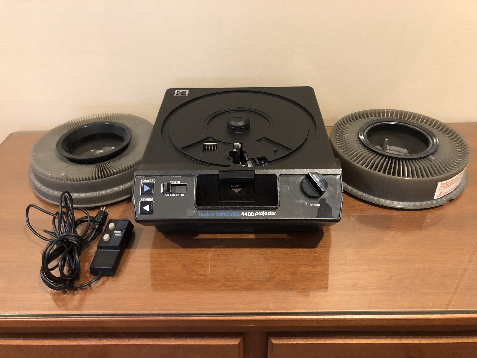 Kodak Carousel 4400 Projector with Remote and 2 Carousel Trays