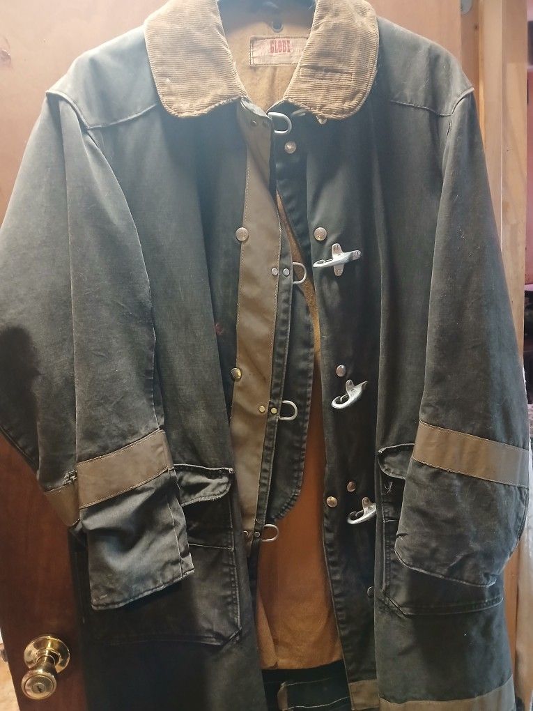 Vintage Globe Turn Out Coat