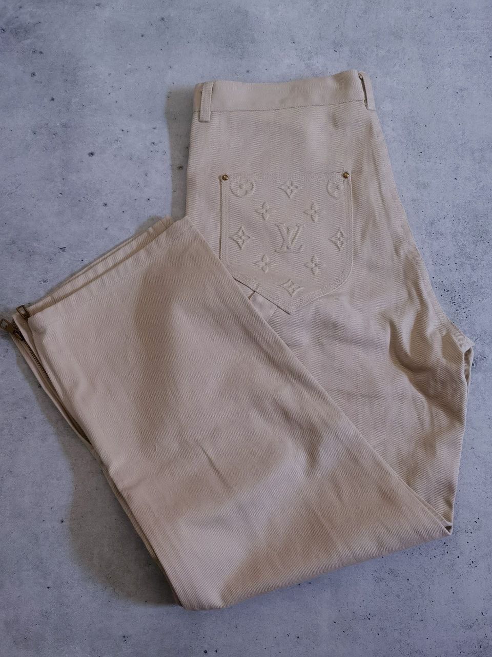 Louis Vuitton Monogram Workwear Carpenter Pants Off-White – Marketplace Los  Angeles