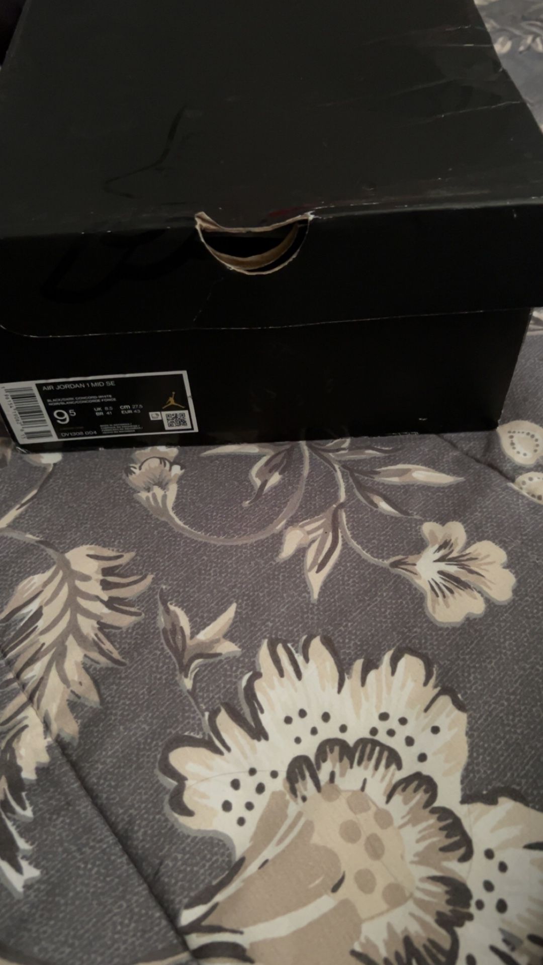Jordan 1 mid space jam edition