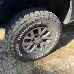 Toyota 16in Wheels With 31.5 Tires 