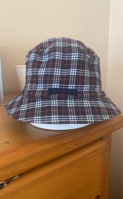 Burberry bucket hat