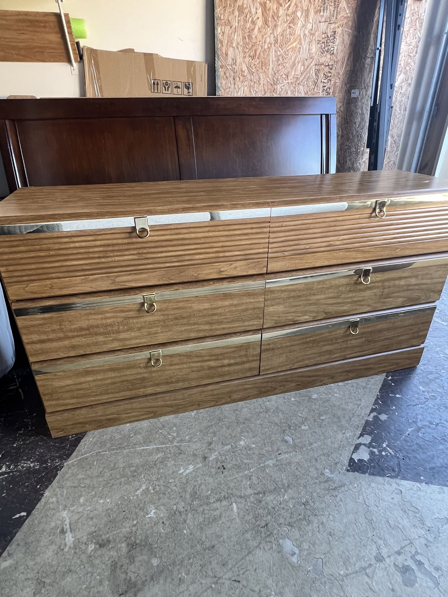 Dresser 6 Drawers 58” x16”x30” Solid Wood 🪵 Condition Good