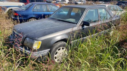 Auto parts 1995 Mercedes E320