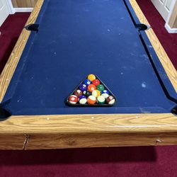 Pool Table Comes With 4 Pool Sticks 