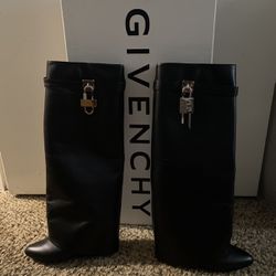 Givenchy Shark Lock boots in leather (100% Authentic)