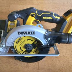 DeWalt 20 Volt Brushless 6 And 1/2 Inch Circular Saw Kit With 3.0 Amp Hour Battery Charger And Tool Bag