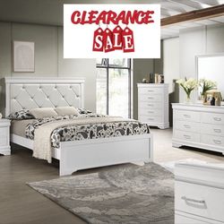 4pcs King Size Bedroom Set w. Mattress Included 