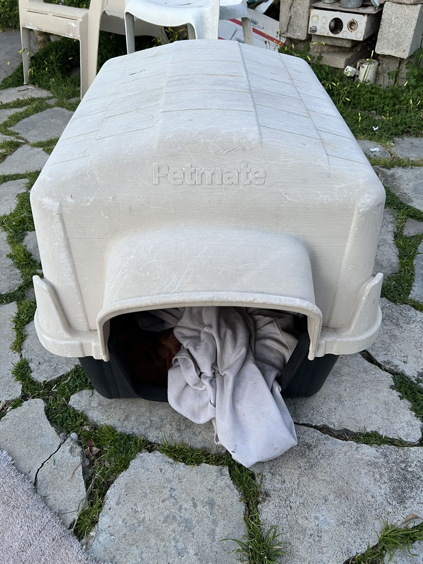 Large Pet mate Dog kennel $75 Obo