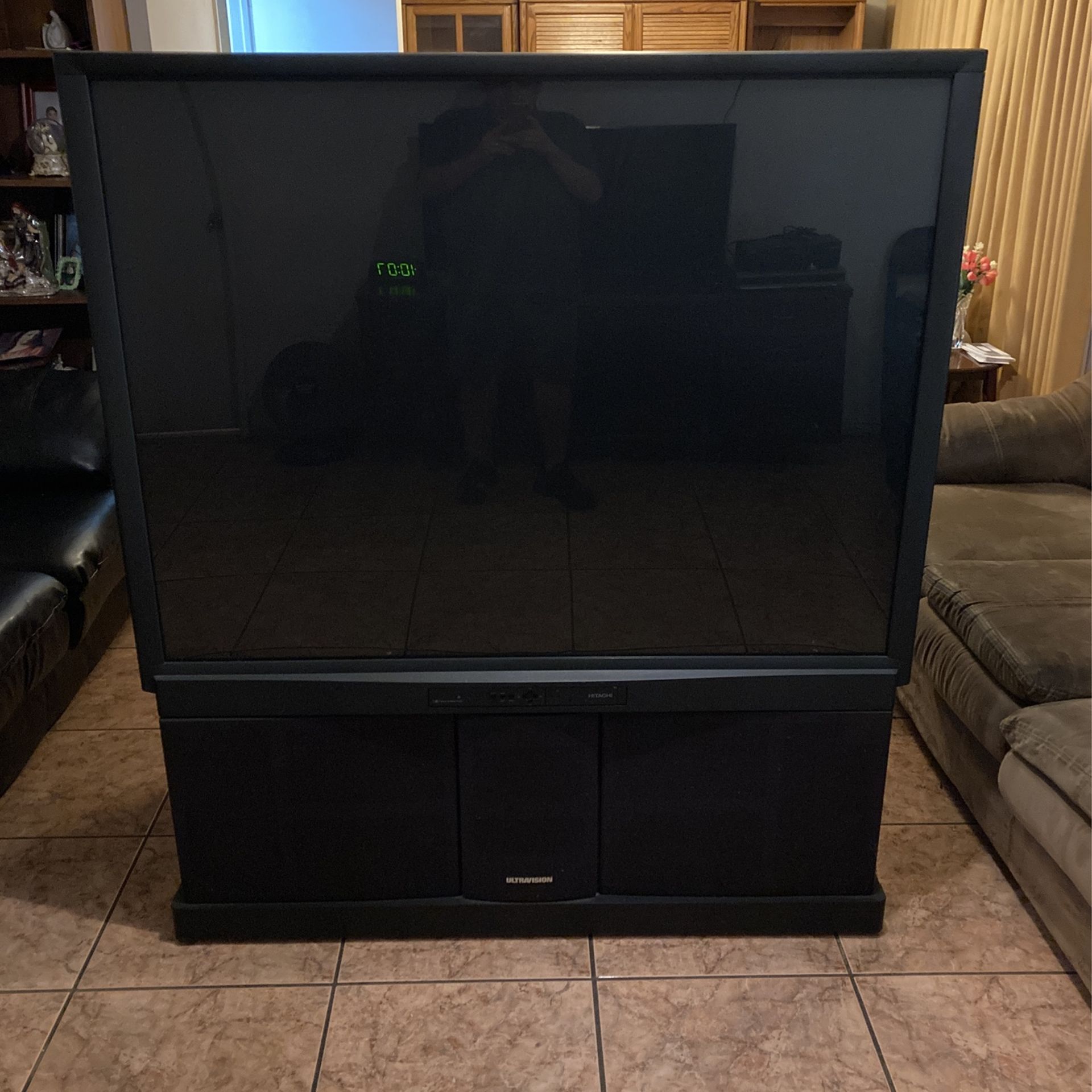 65-Inch Hitachi Old School Projection Tv