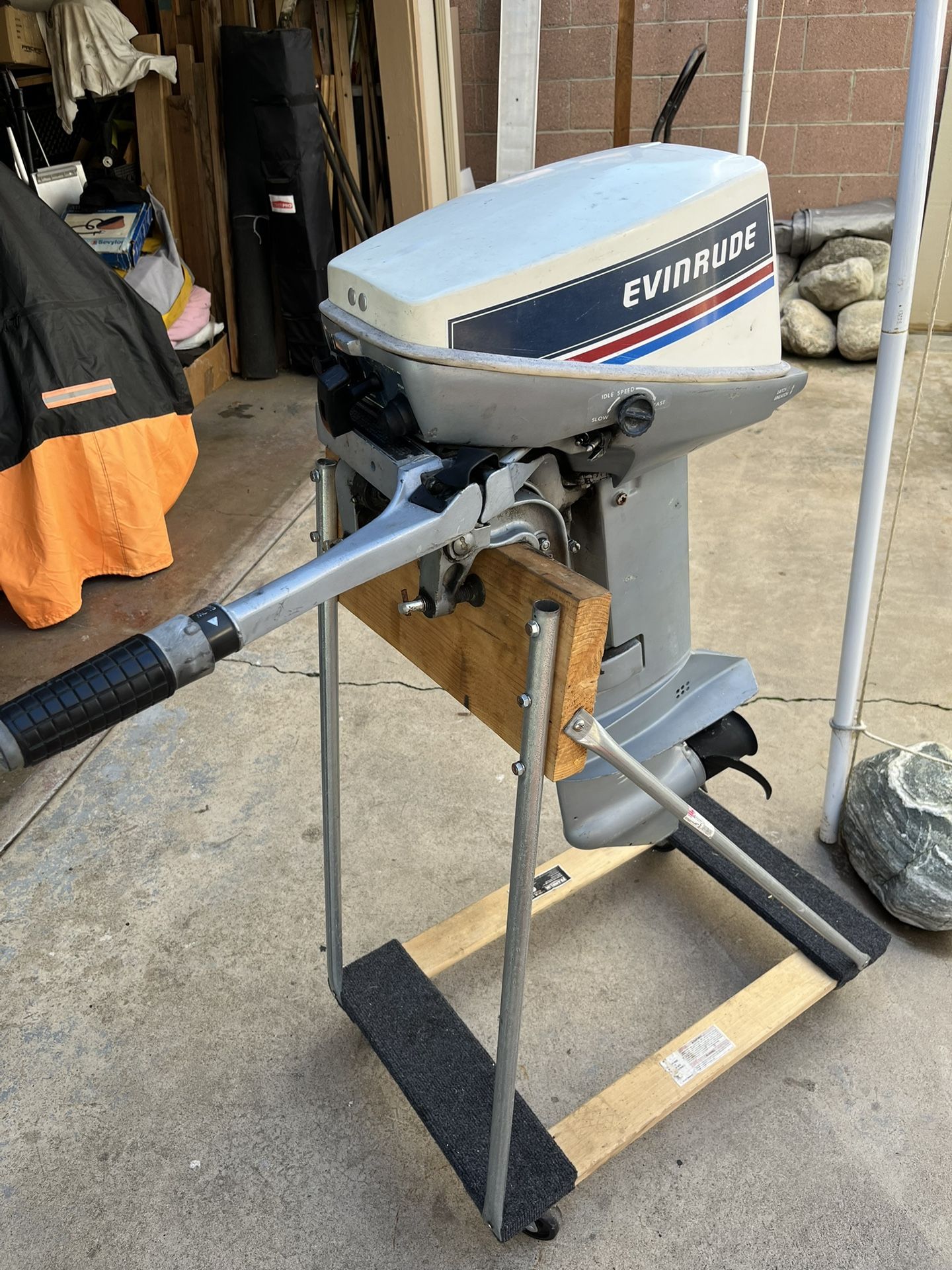 EVINRUDE 15 Hp Outboard Motor 