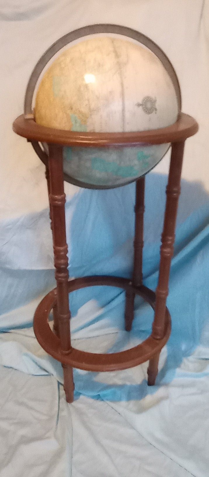 Stand Up Globe 