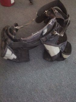 3 pouch construction tool belt great condition with suspenders and back belt padding nice belt fairly clean no rips no holes no mold super good deal