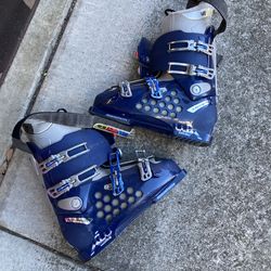 Ski boots 14