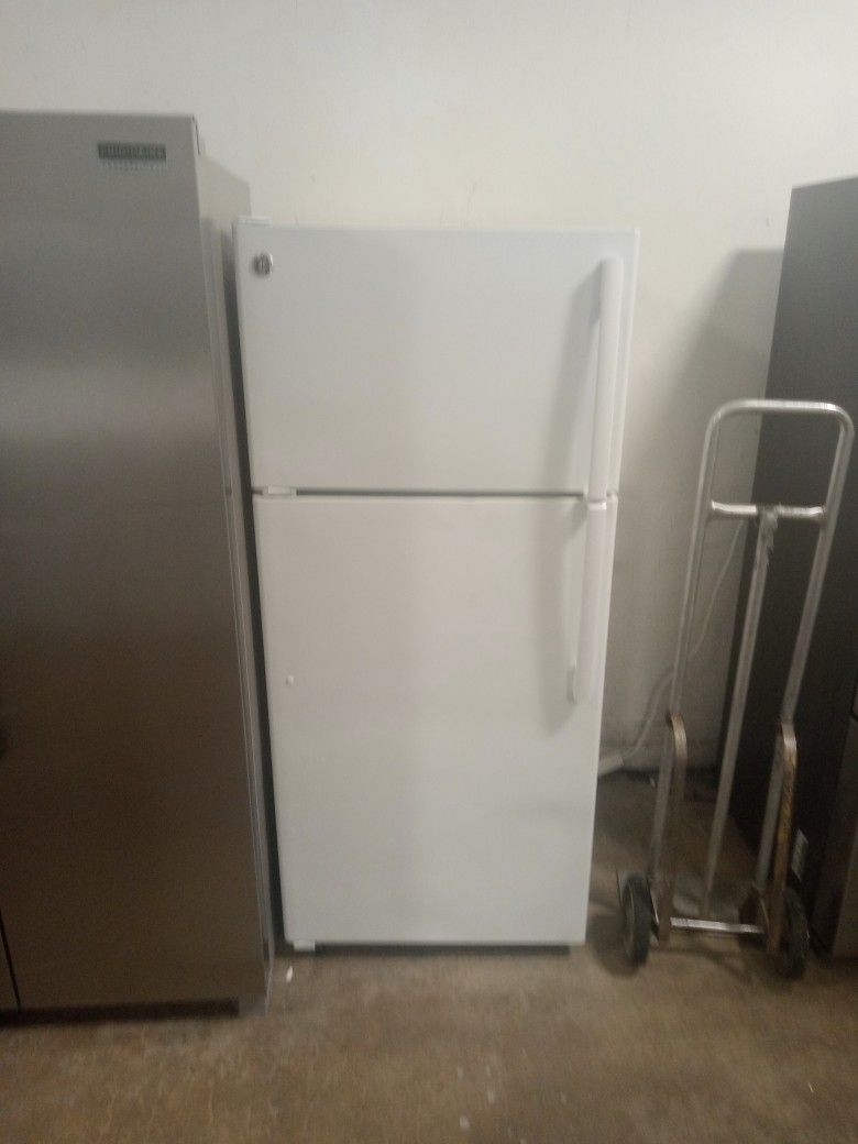 15 Cubic Foot GE Refrigerator Price To Sell Free Delivery Vancouver Area