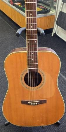 MARLBORO CIGARETTES ACOUSTIC GUITAR