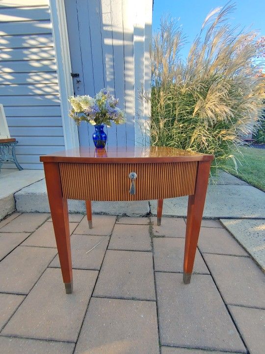 Ethan Allen Avenue Collection Modern Side Table