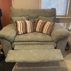 Plush Green Reclining Chairs