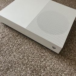 Xbox One S with two controllers & 20 games 