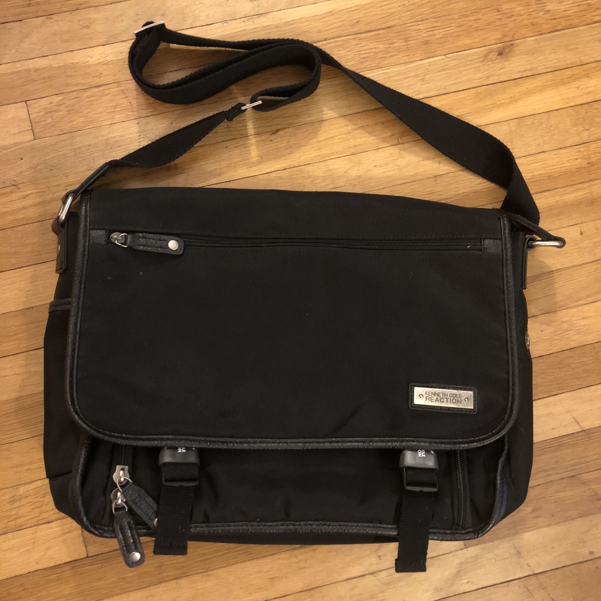 Kenneth Cole Reaction Men’s Leather 15.6” Black Laptop Flapover Messenger Bag