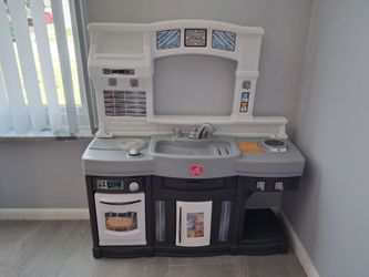 Little Tykes Step 2 Kitchen