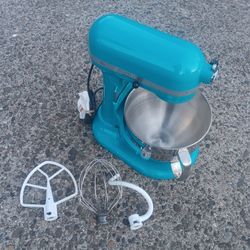 Kitchenaid 6qt 575 watt Professional Lift Stand Mixer. Excellent Condition. For Pick Up Fremont Sea. No Low Ball Offers https://offerup.com/redirect/?