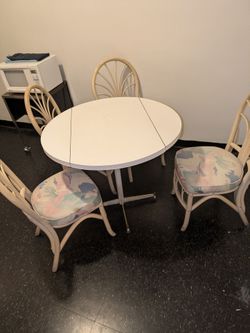 5 pc. Kitchen Table and Chair Dining set