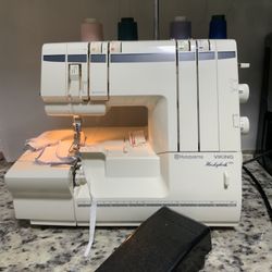 HUSQVARNA VIKING HUSKYLOCK SERGER 905 ~ TESTED / WORKING.
