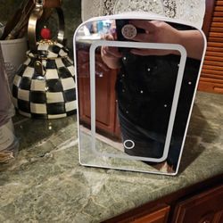 
Paris Hilton Mini Fridge / Warmer