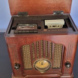 Vintage 1970'S 
GE Classic Radio Player
7-4135