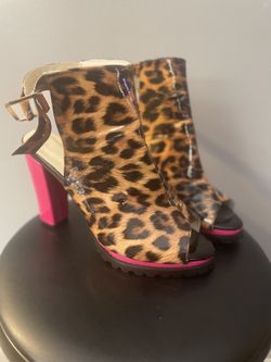 Women’s Fashionable Leopard And Pink Size 8 1/2