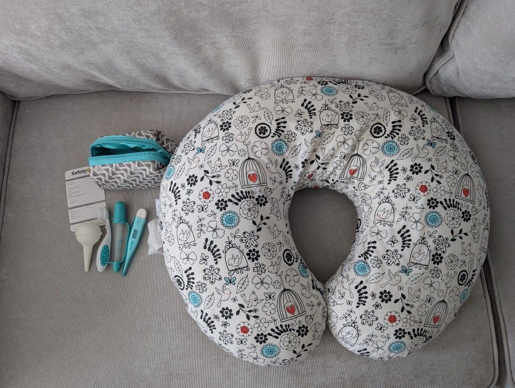 Boppy Pillow W/ Safety First Travel Kit