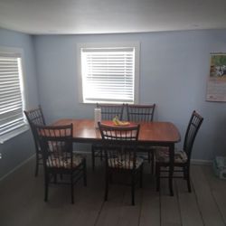Kitchen TABLE AND CHAIRS