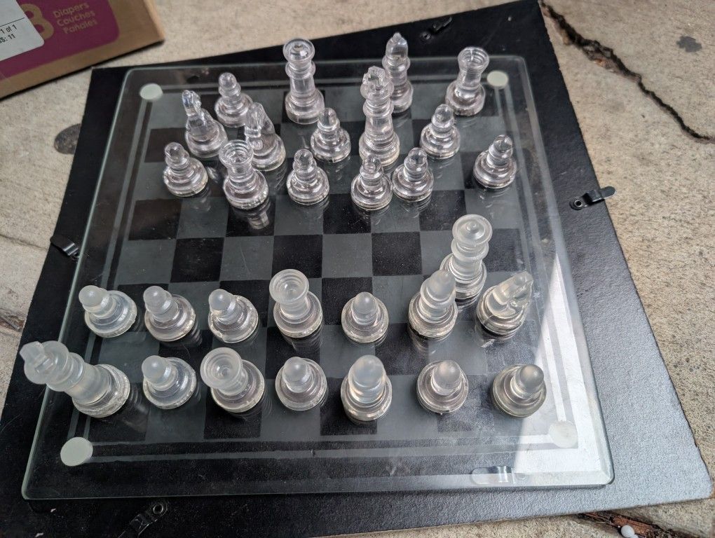 Glass chess set