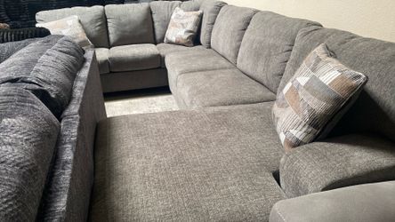 3 piece Gray Sectional Sofa Right Chaise 141x93 Accent Pillows 3