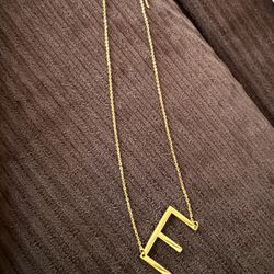 Big E Letter Necklace 🌷