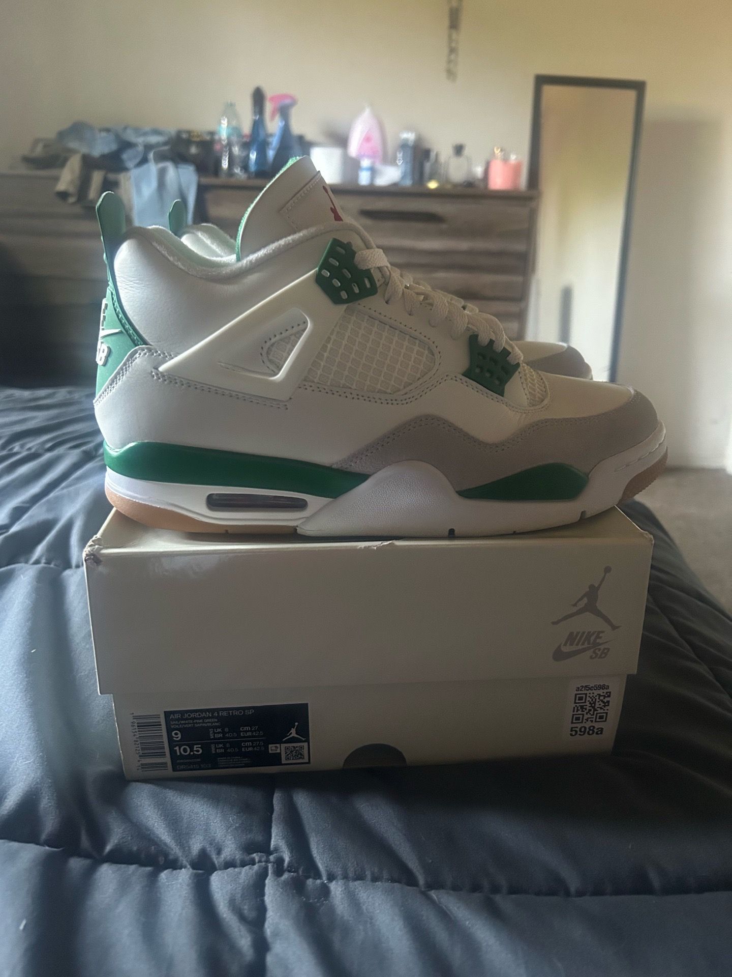 Pine green Jordan 4s sbs size 9