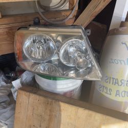 2003 Lincoln Navigator Front Headlights