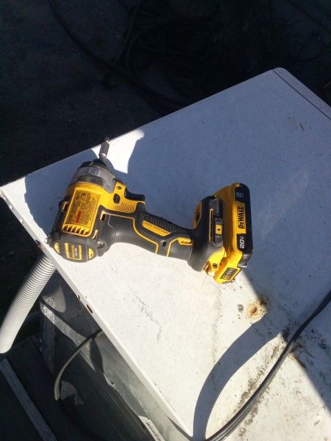 DeWalt 20v Impact Drill With Battery