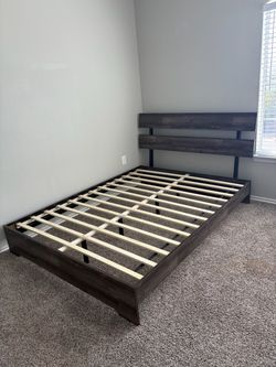 Queen size bed / 2 mattresses