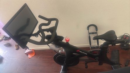 Peloton Indoor Exercise Bike with Screen