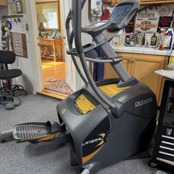 Octane Fitness LX8000 LateralX Elliptical