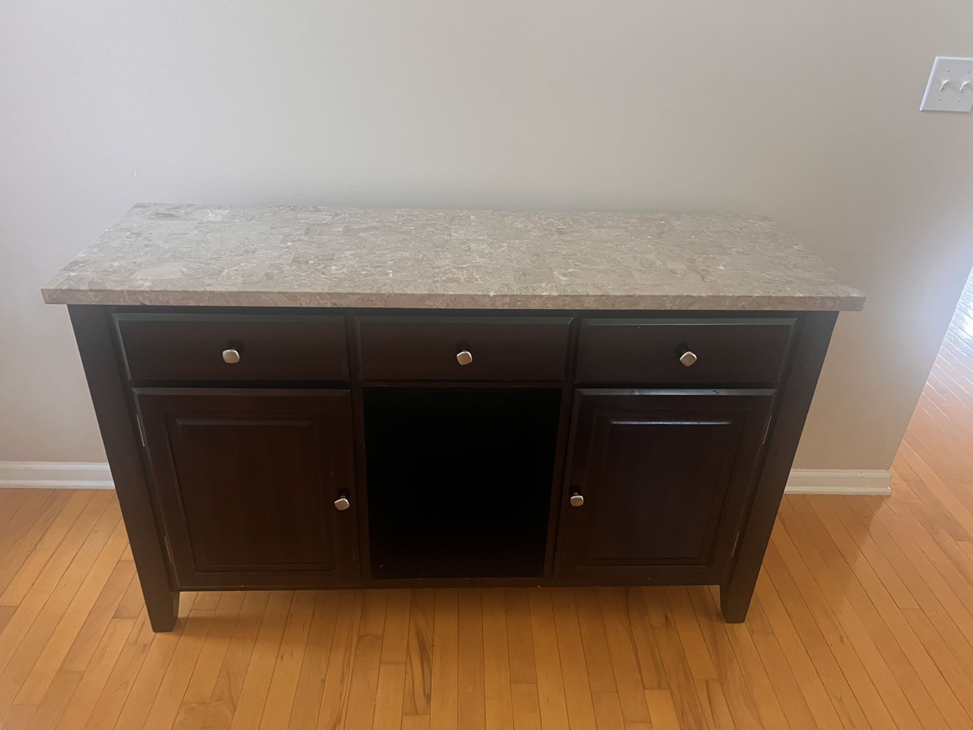 Table & Wine Cabinet