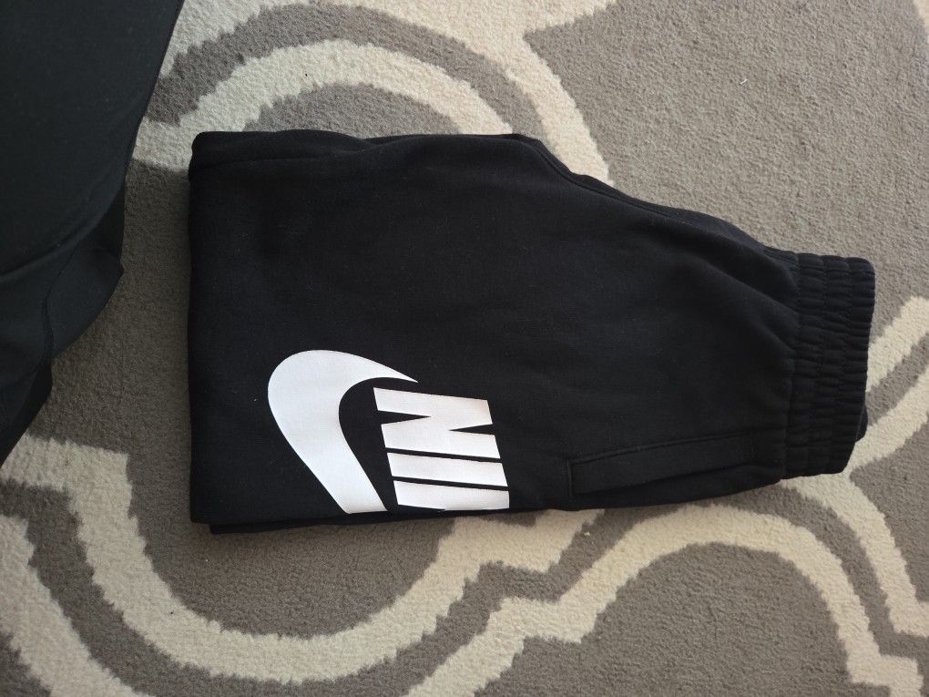 Nike (LIKE NEW)