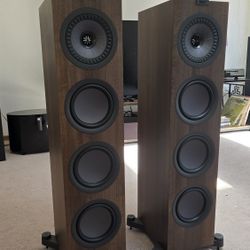 NEW Pair of KEF Q750 Speakers 