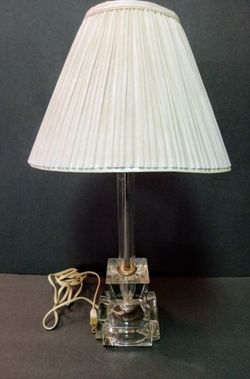 Vintage Mid Century Clear Glass Floral Etched Boudoir Bed Table Lamp 
